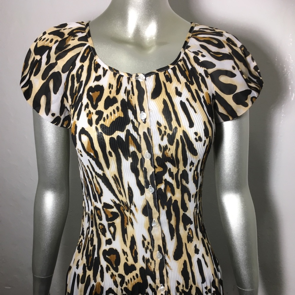 Light Weight Crinkly Cheetah Print Top